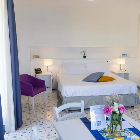 Apart-hotel Cala Moresca 4*